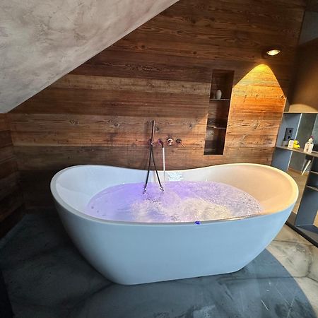 Appartement Der Extraklasse Mit Whirlpool Roding Luaran gambar